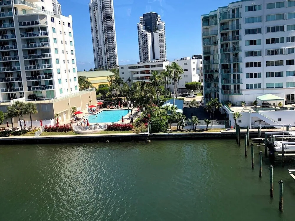 Le Marina Bay 502 by Go Florida Condo Sunny Isles