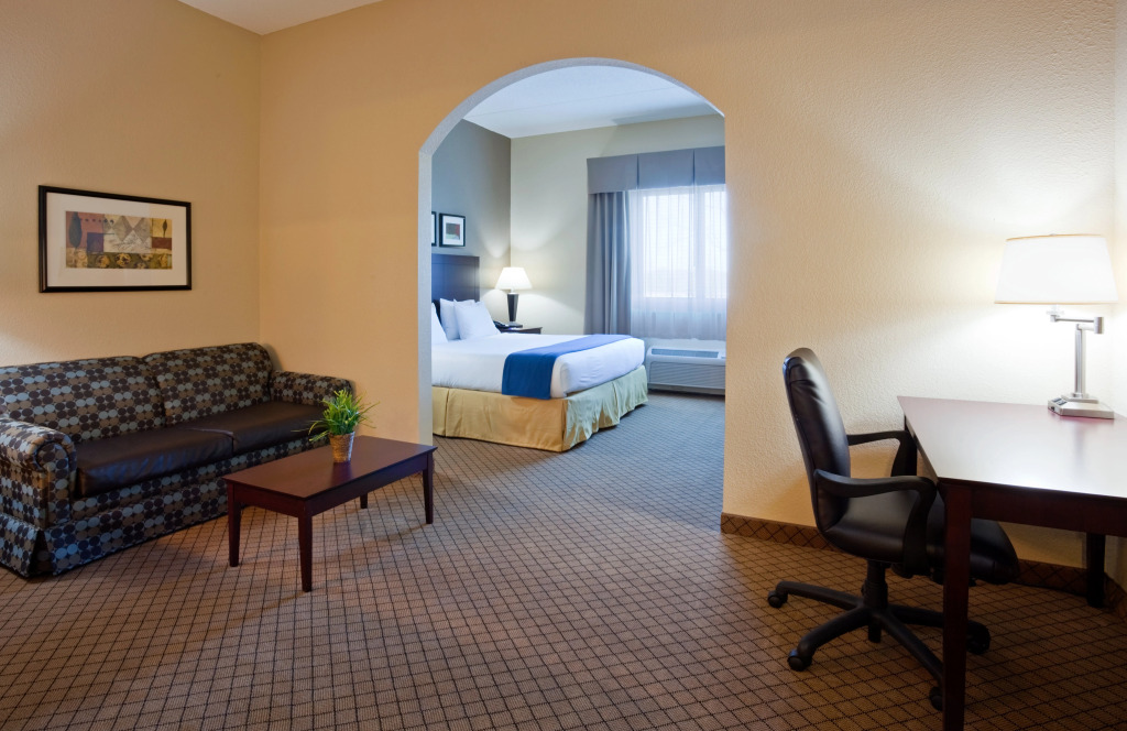 Holiday Inn Express Hotel & Suites Mankato East by IHG