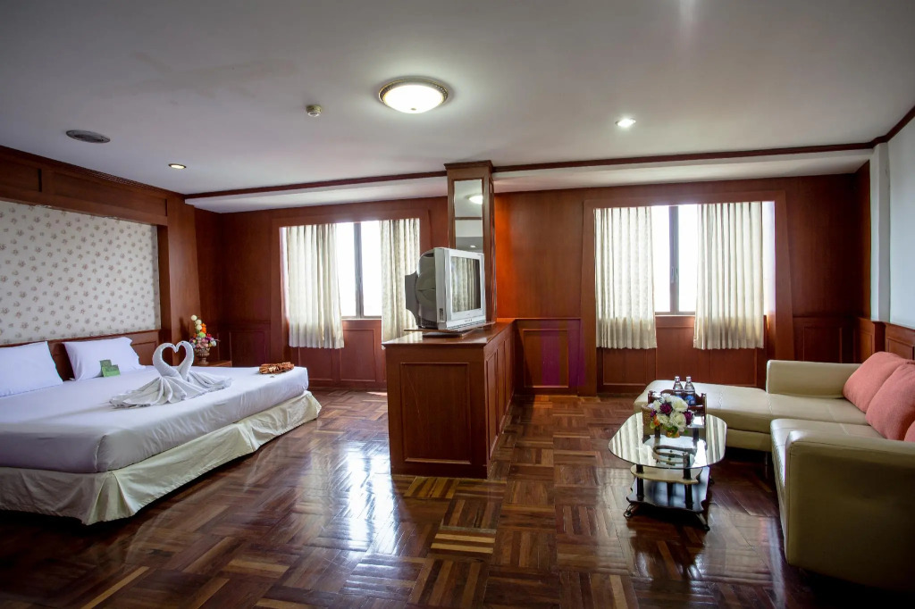 Ayutthaya Grand Hotel