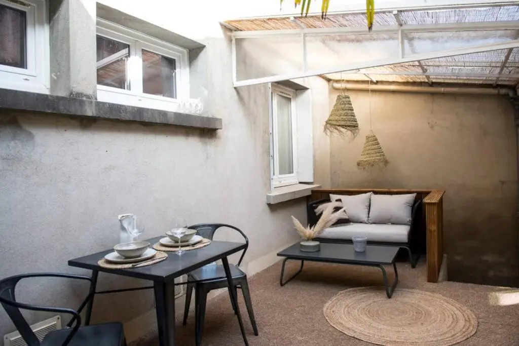 L’Etage Et Son Patio (Adults Only)