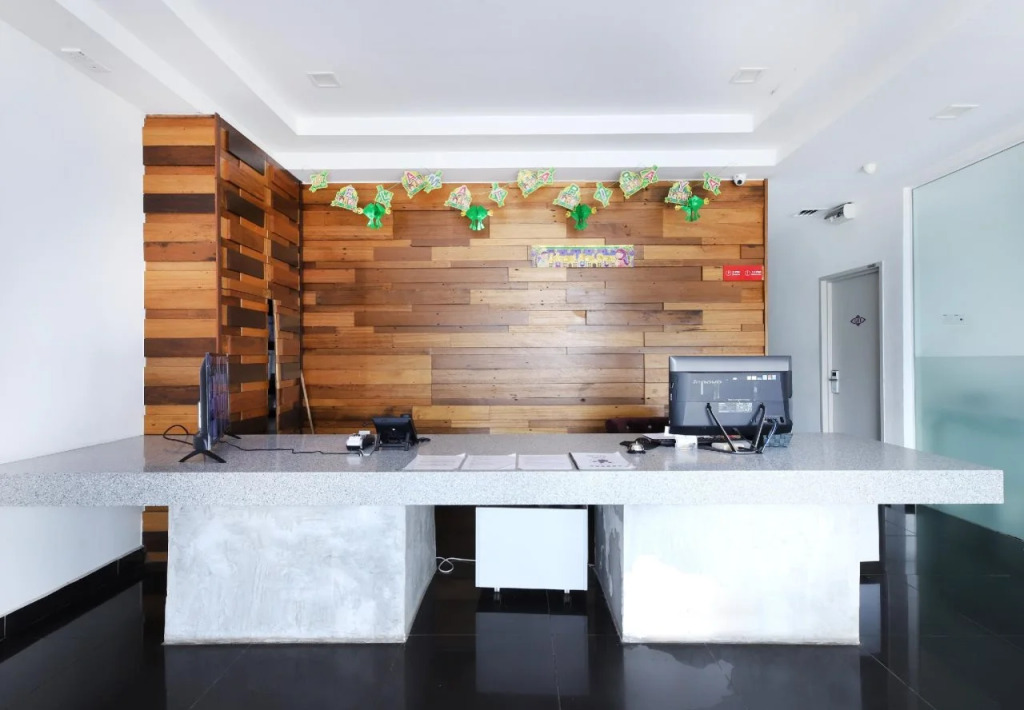 Iris Hotel