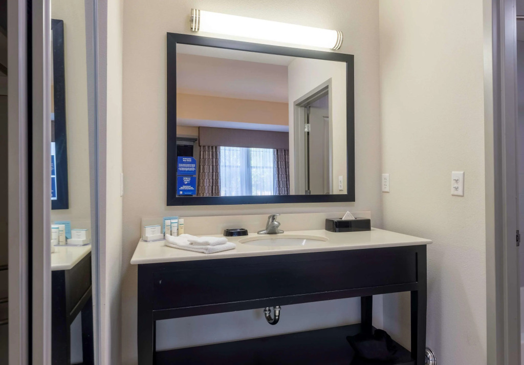 Hampton Inn & Suites DuPont