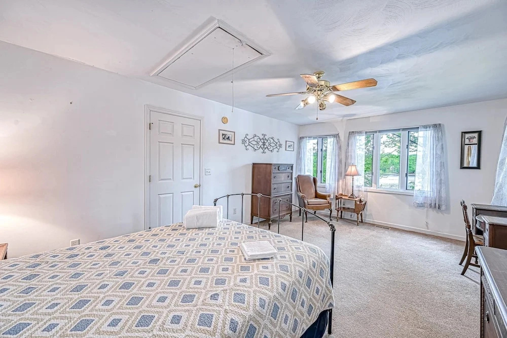 Sthern Rock - Lakefront Home With Views, Dock, Screened Porch, Kayak & Canoe