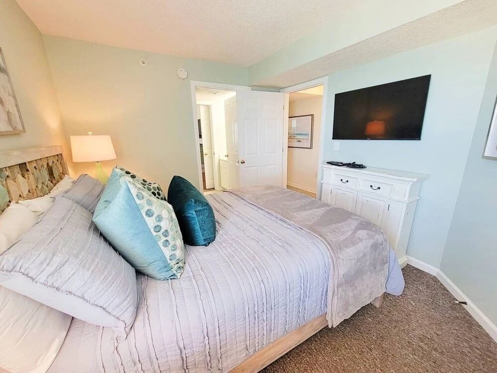 Ashworth 1801 4 Bedroom Condo by RedAwning, North Myrtle Beach