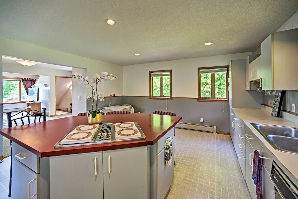 Lakeside Berkshires Home Near Hiking & Skiing