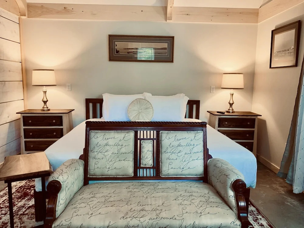 Ivy Manor Inn Village Center