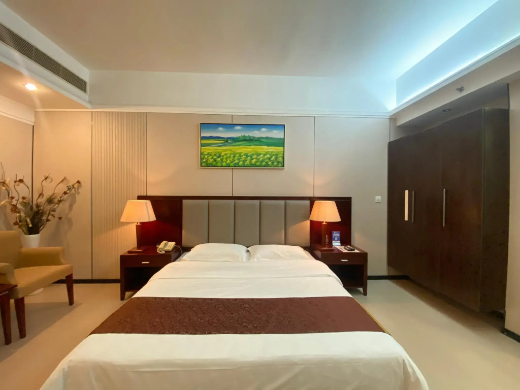Yinfeng Hotel Guangzhou North Station Branch, Huacheng Road Subway Station Branch