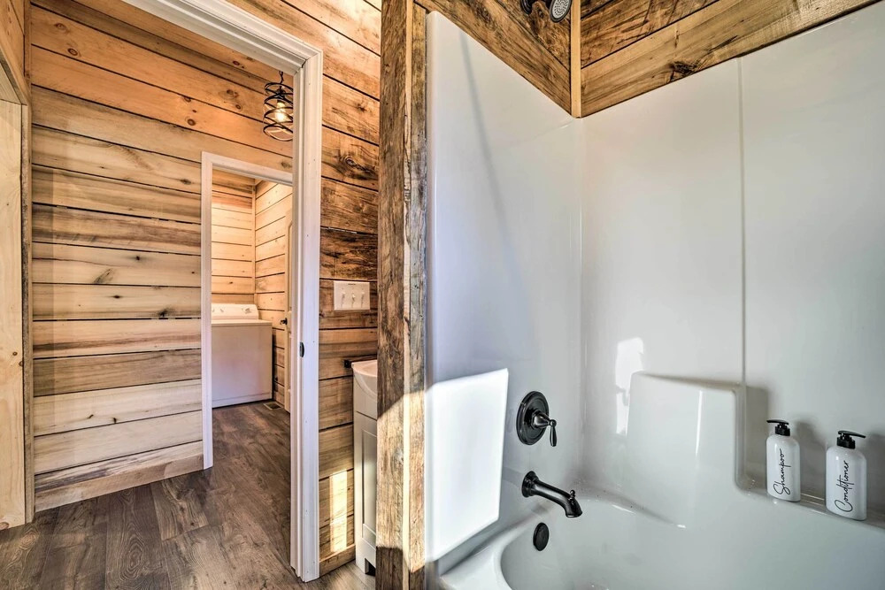 Modern Cabin w/ Fire Pit u003c 3 Mi to Trails