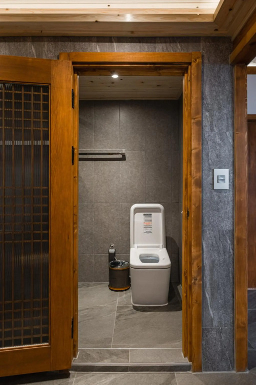 Dongyoungjae Annex by BUTLER LEE - Hanok Korean traditional house