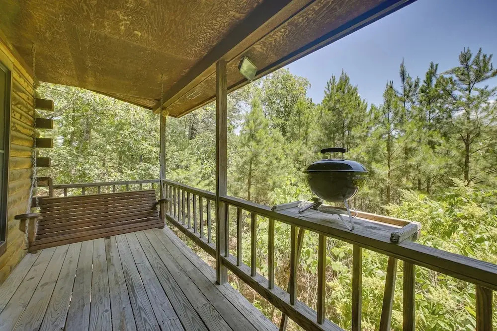 Studio w/ Deck: Near Thorncrown Chapel & Lakes