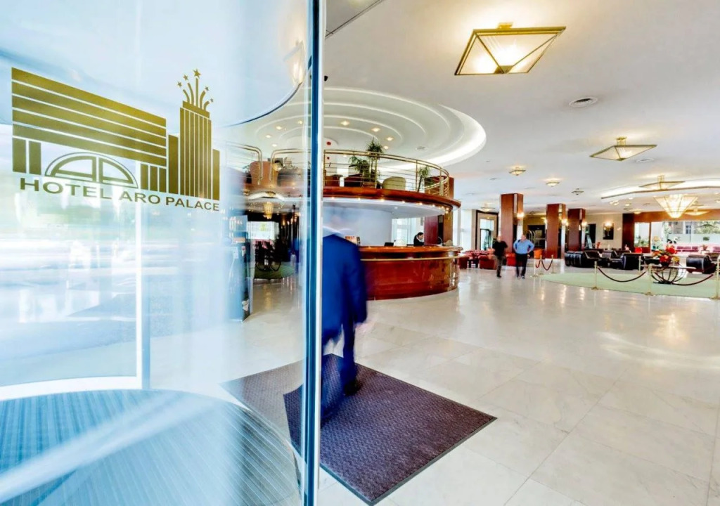Hotel Aro Palace