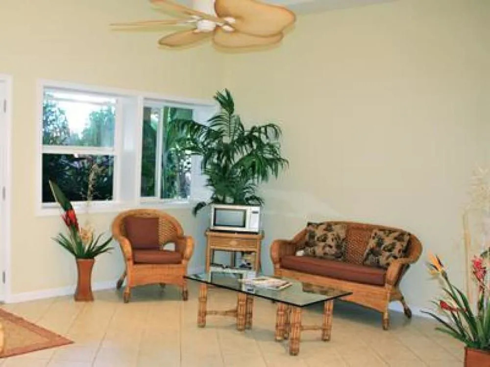 Maui Beach House B & B