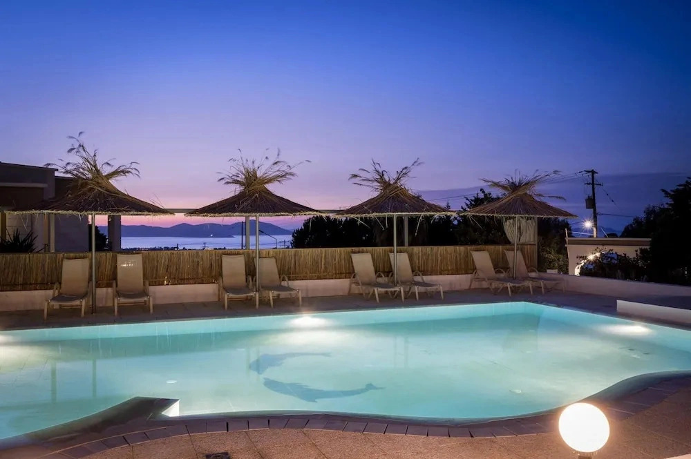 Eva s Poolside Paradise Garden-endless Romance