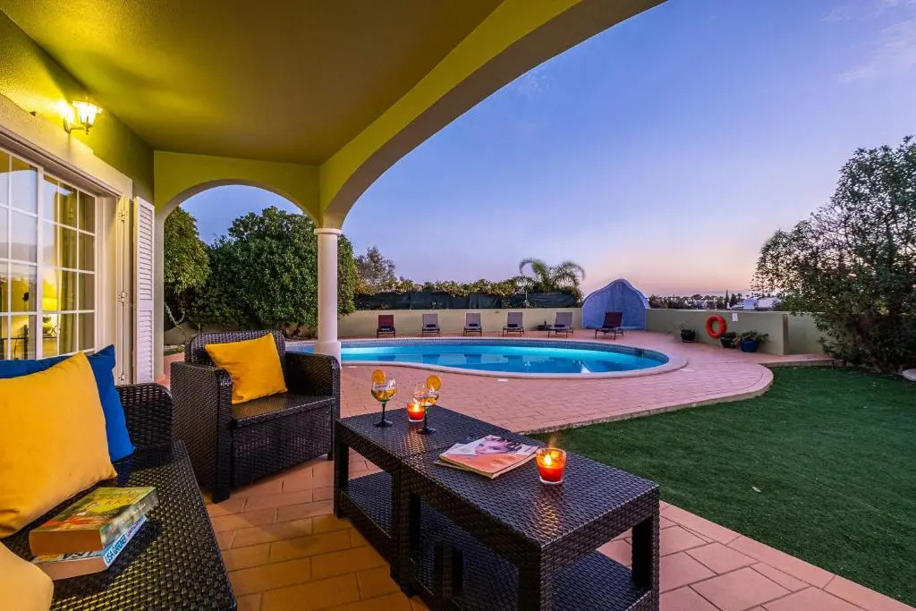 Villa San Juan - Refúgio tranquilo com piscina aquecível e jardim em Carvoeiro