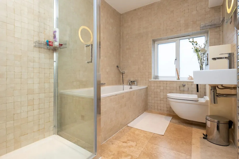 Modern and Bright 3 Bedroom House in Paddington