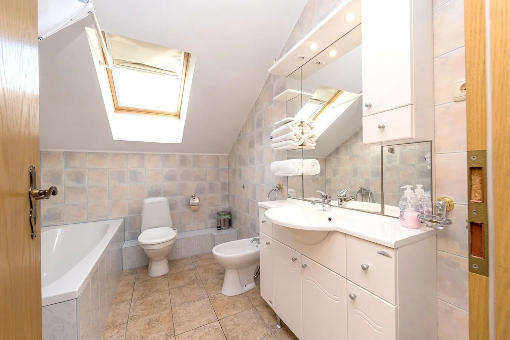 House With 7 Bedrooms in Sabunike, With Enclosed Garden and Wifi - 700