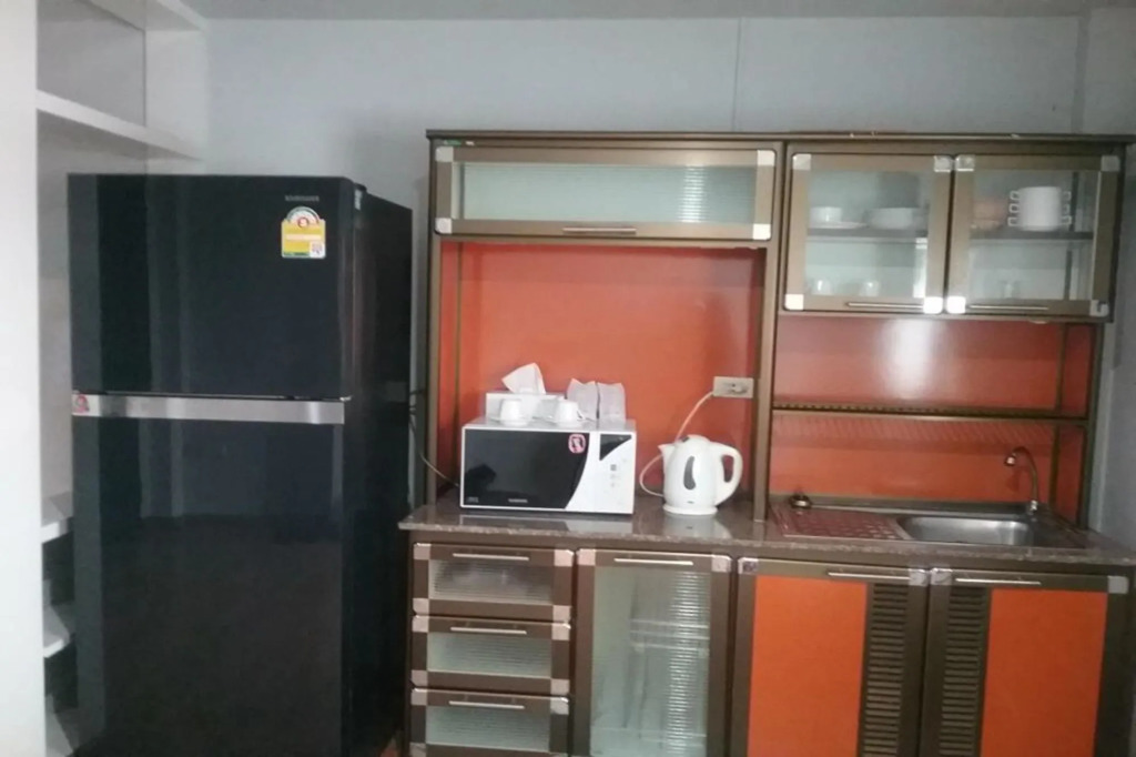 White House Asoke Sukhumvit 18
