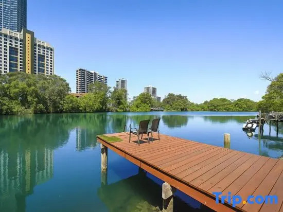 Surfers Paradise Center · Ocean View Vacation Apartment | 2 Bedrooms 2 Bathrooms