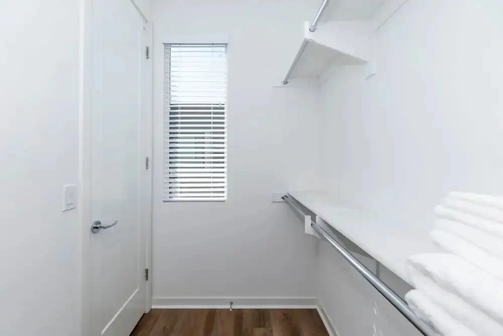 Master Bedroom With King Bed Central Location