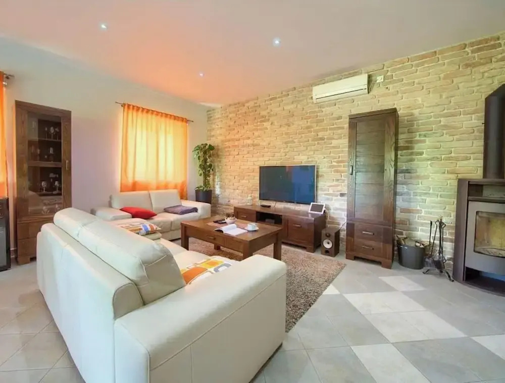Villa Tara with beautiful heated pool by Villas Gu