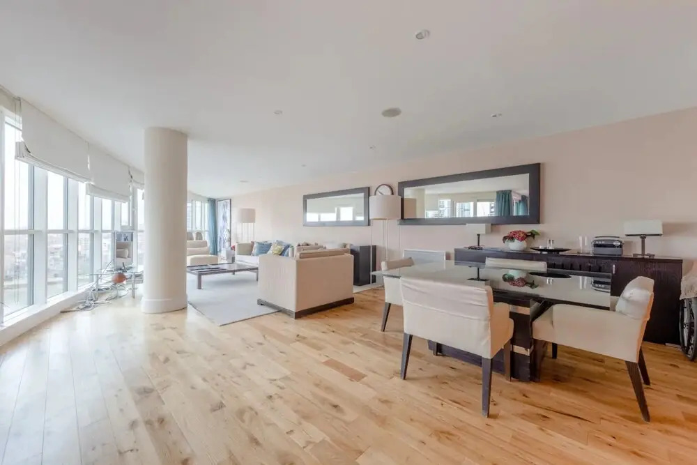Gorgeous 3 Bedroom Flat in Vauxhall With City Views