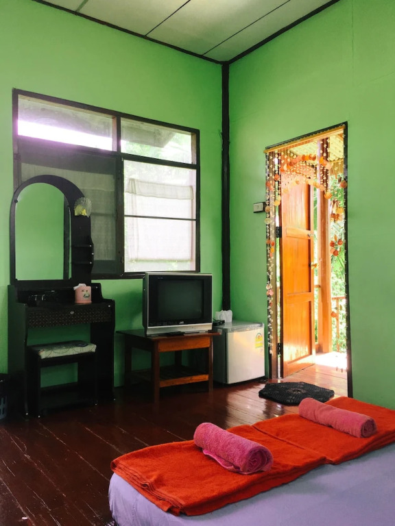Baan LoyLom SuanAmphawa