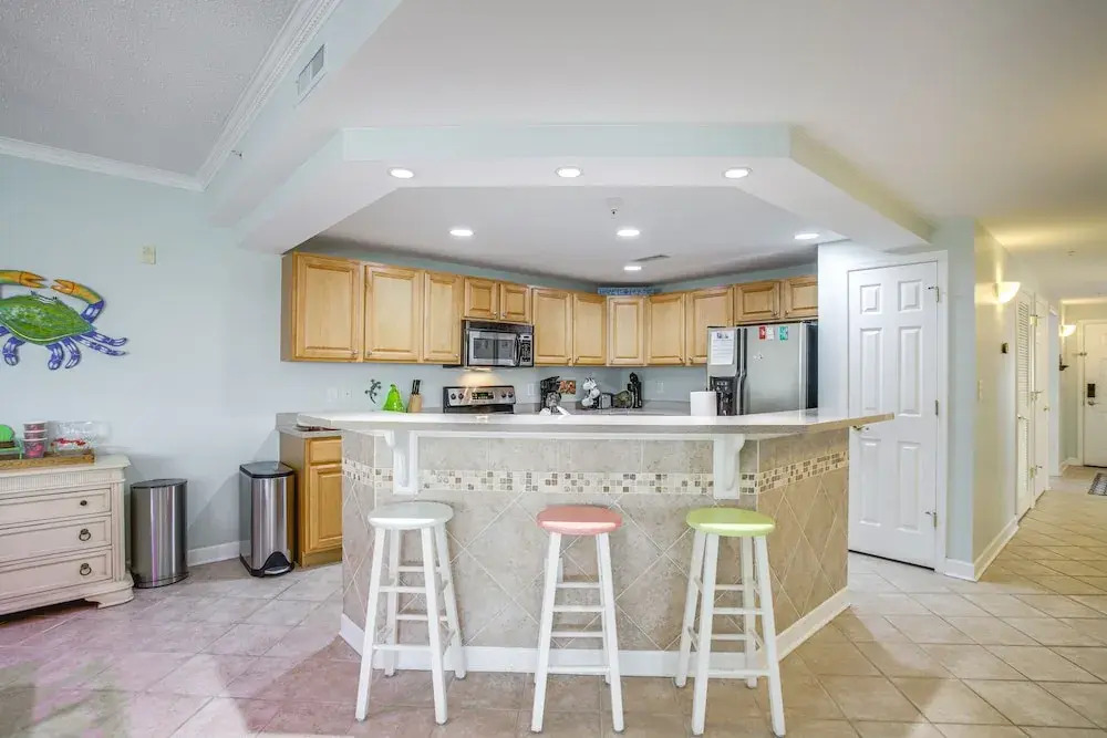 Steps to Boardwalk! 4th-floor Ocean City Beach Gem