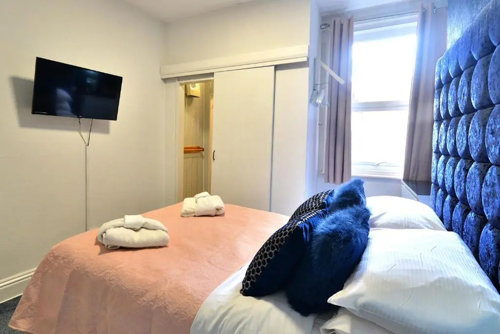 Rooms at 153 ROOM ONLY