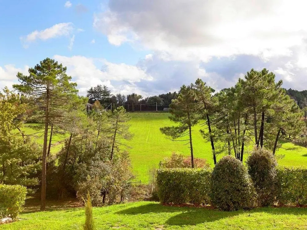 Delightful Holiday Home With Garden, Pool, Heating, Parking