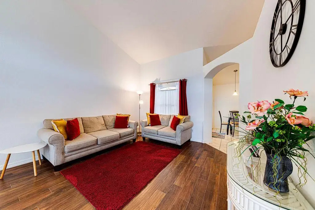 Spacious 4 Bed South Facing Pool Villa Near Disney