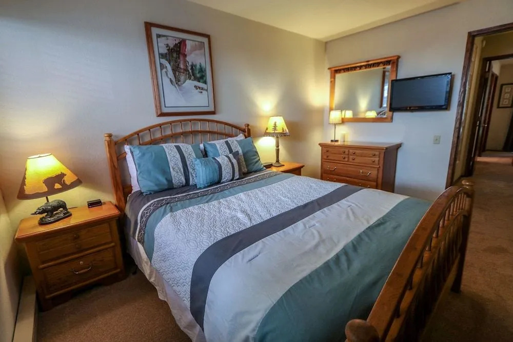 Mammoth West 106 Spacious Condo Just A Short Walk to Canyon Lodge by RedAwning