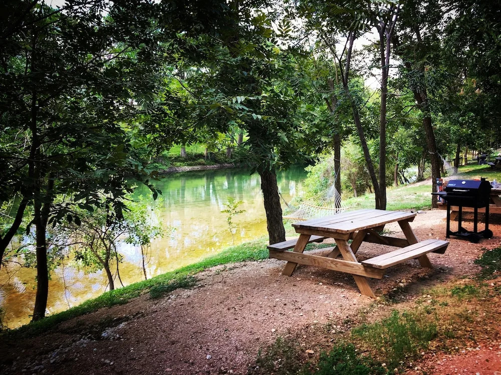 River Rd. Treehouses- Mockingbird Lodge