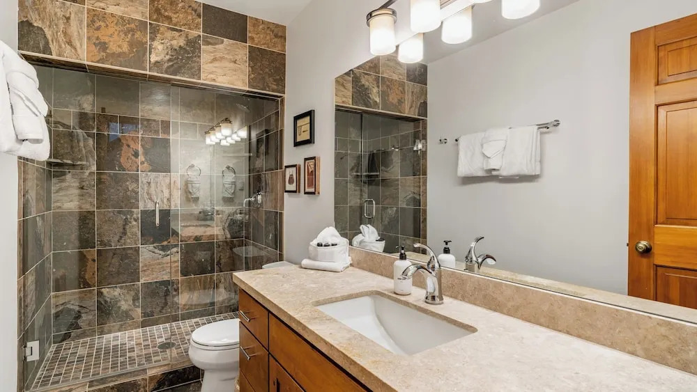 Riverside Condos C202 by Avantstay Condo Close To Downtown, Town Park & Ski Lift #8