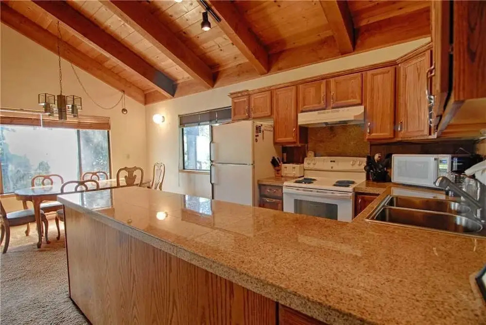 Spacious Cedar Flat Lookout Home #157