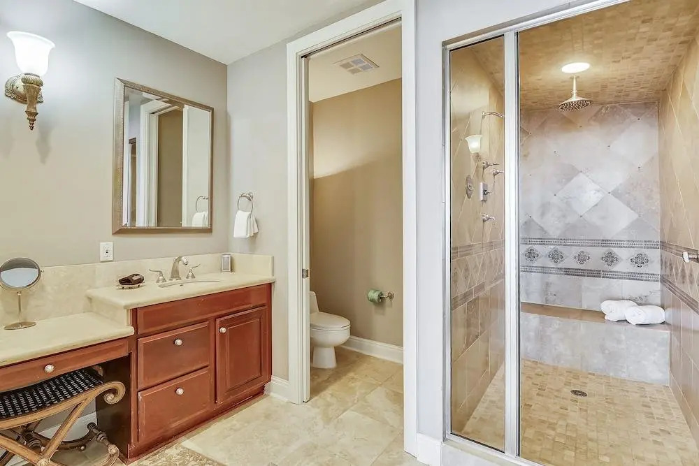 Silver Beach Towers 1905e 3 Bedroom Condo by RedAwning