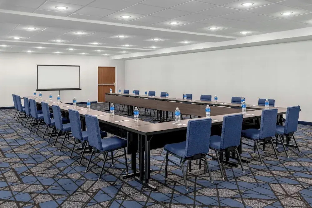Courtyard By Marriott Sherman