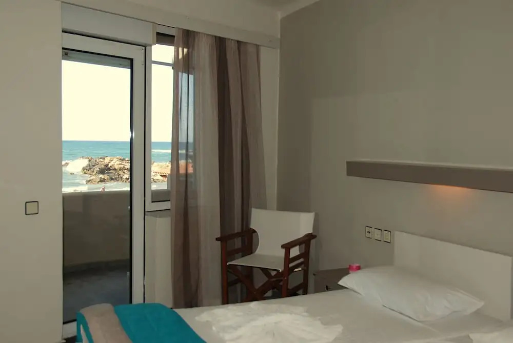 Seafalios-Beach Front Apt