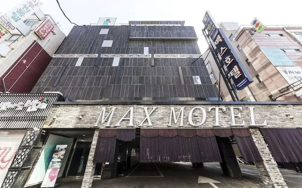 Max Hotel