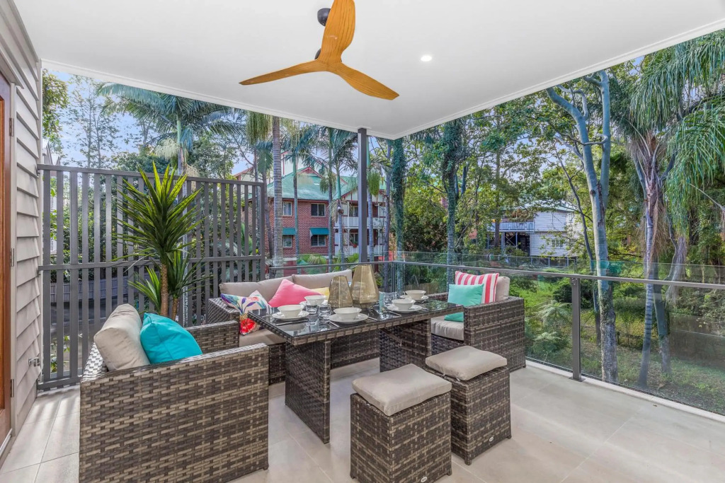 Park Avenue Townhouse Retreat Brisbane Sleeps 10