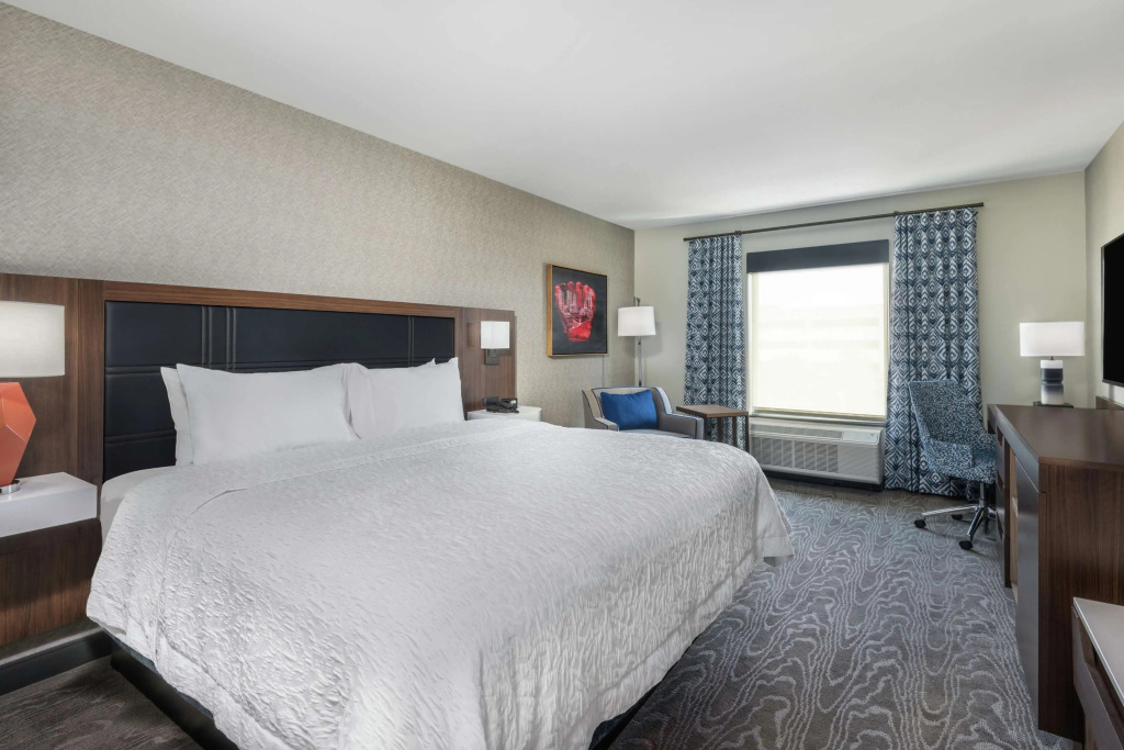 Hampton Inn & Suites Fort Wayne Downtown