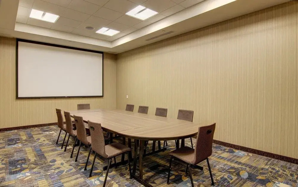 Holiday Inn Express Fargo SW I-94 45th St