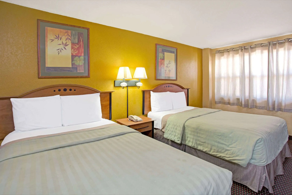 Travelodge by Wyndham Fort Lauderdale