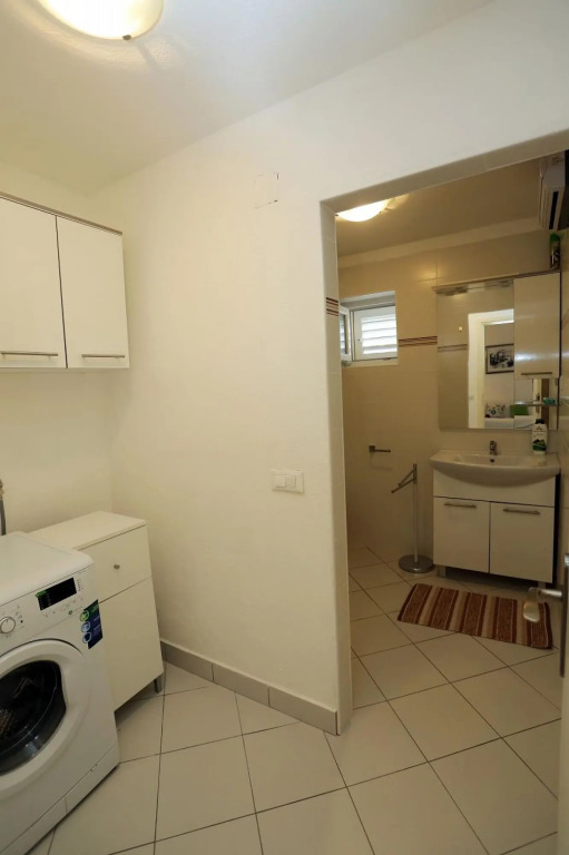 Apartment Ali - modern apartments: A2 Supetar, Island Brac
