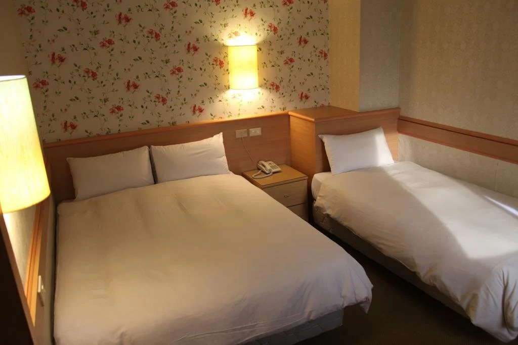Manbo Holiday Hotel