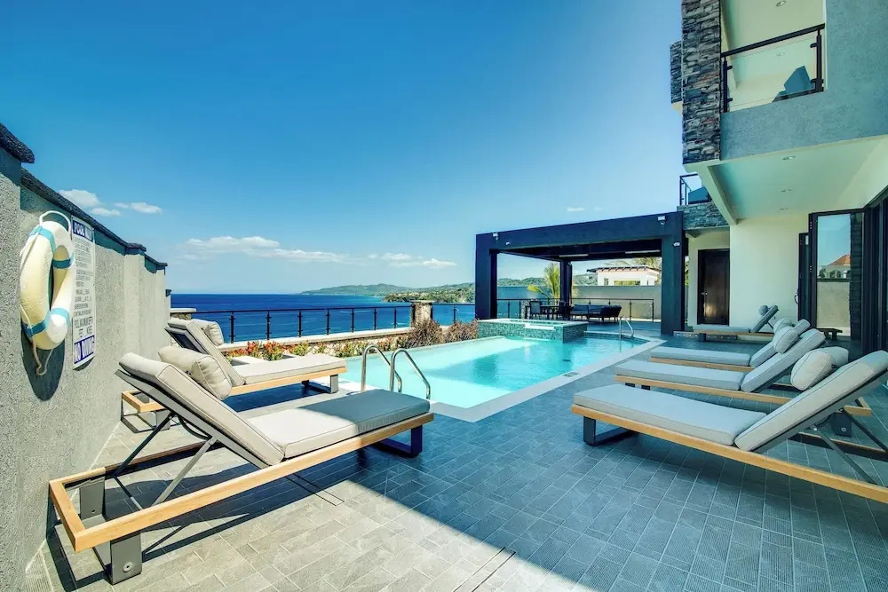 Luxury Oceanfront Villa Fully Staffed