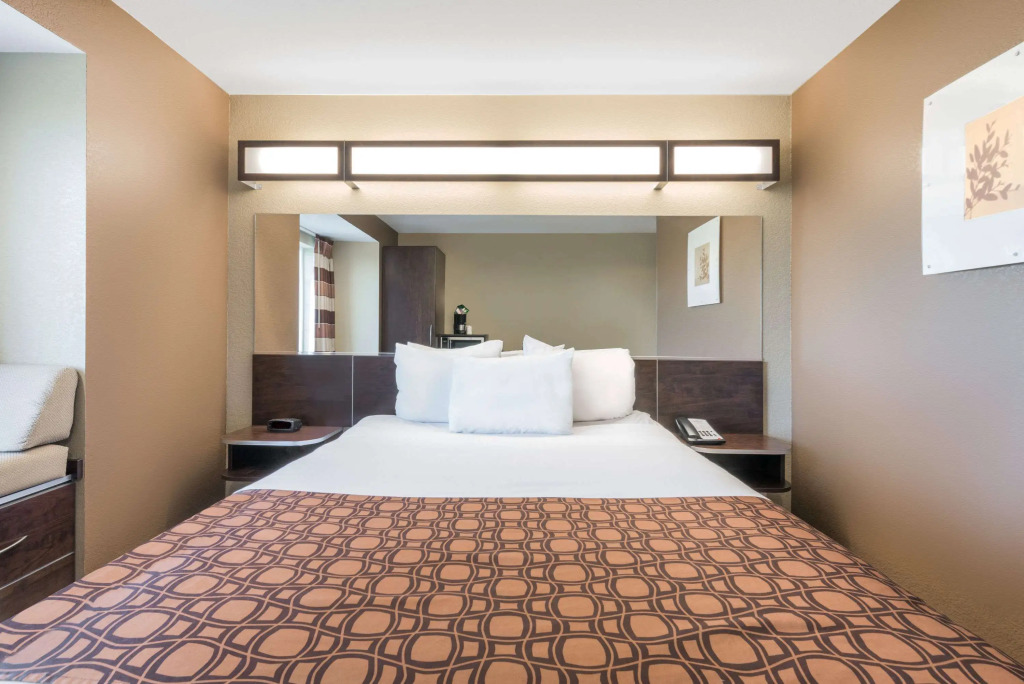 Microtel Inn & Suites by Wyndham Dickinson