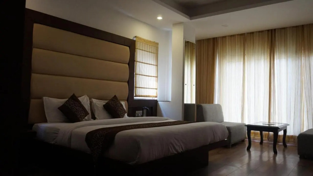 Hotel 30 Degree North Mussoorie - On Mall Road