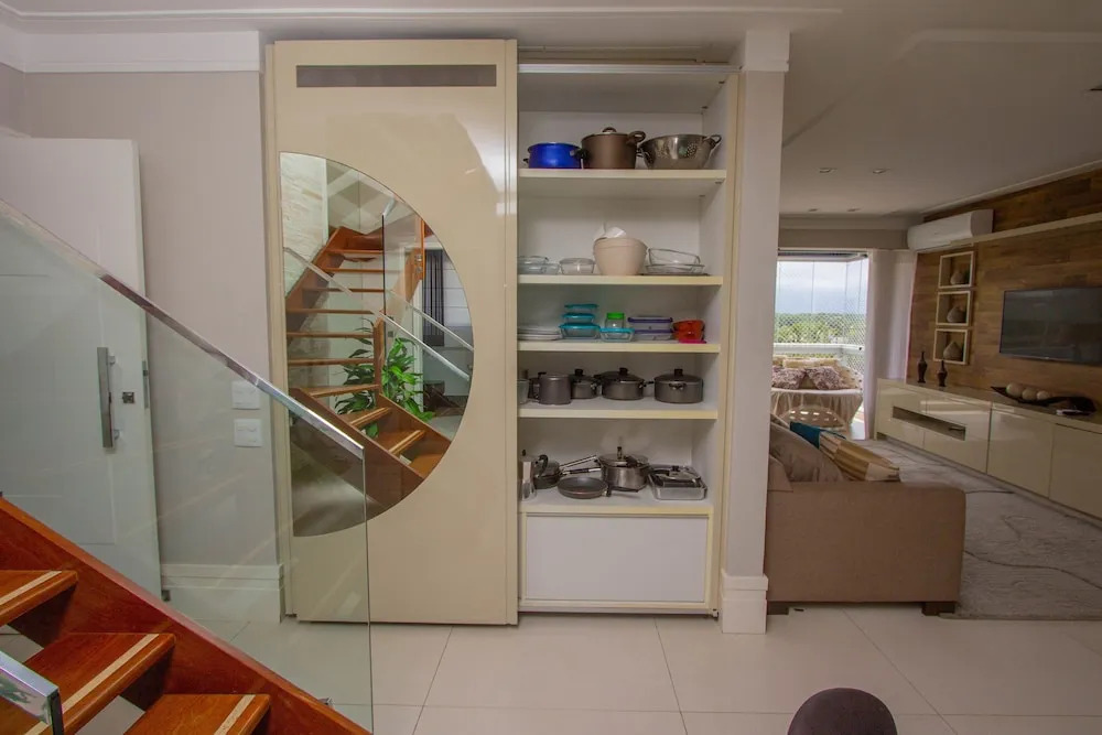 Duplex na Riviera à 70m da praia e próximo ao Shopping.