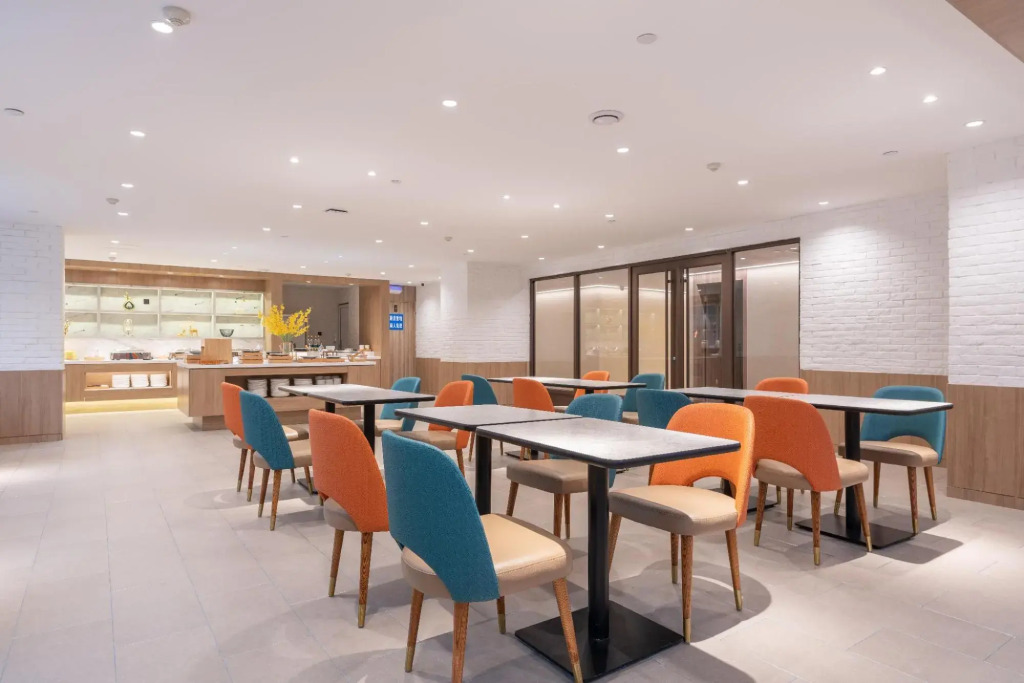 HanTing Hotel (Jinan Yingxiongshan Road Luneng Lingxiu Cheng)