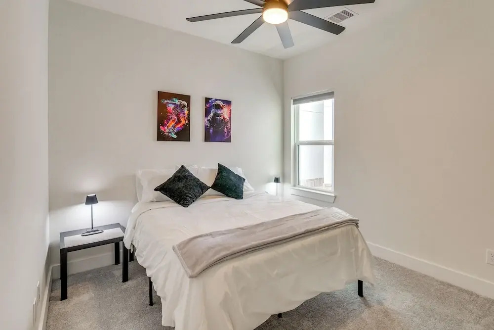 Walkable E Downtown Houston Townhome: Pet-friendly